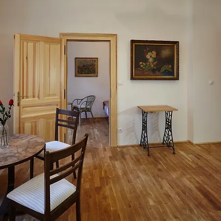 Queen Bee Apartments Prague Exterior photo