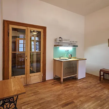 Queen Bee Apartments Prague Room photo